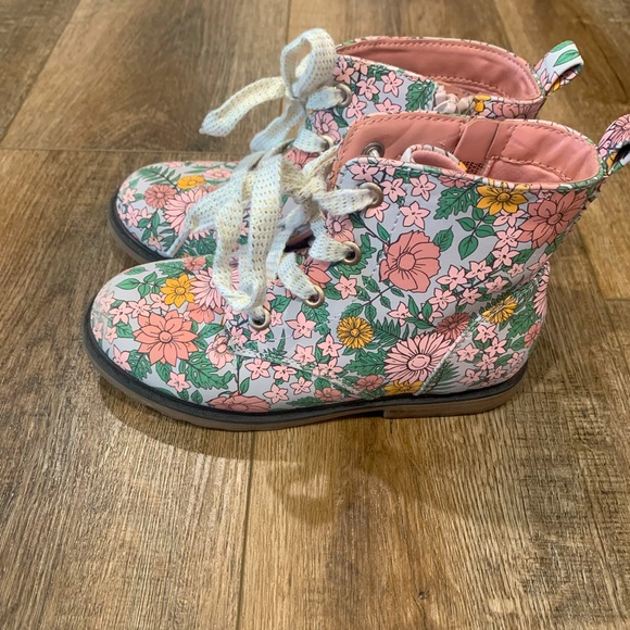 Cat & Jack Toddler Girls Adorable Floral Lace Up Combat Boots Size 12T - Picture 2 of 6